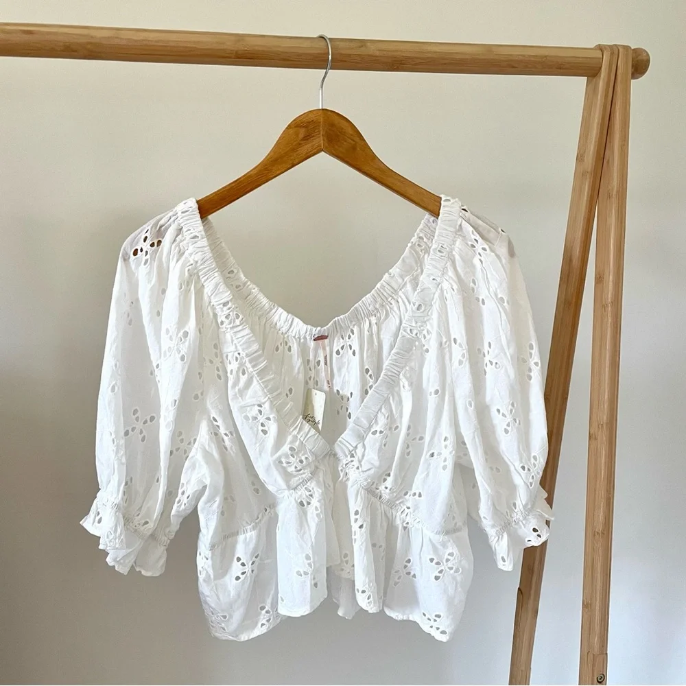 NWT Free People Eyelet Ruffle V-neck Blouse in Optic White - XL - Picture 1 of 5